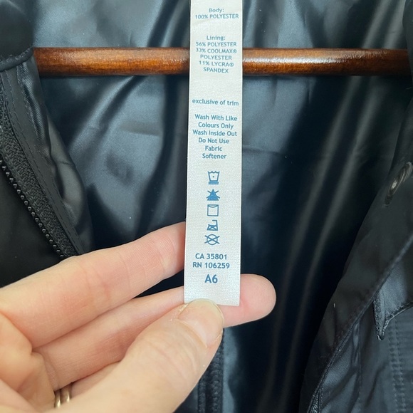 Lululemon Wanderful Hooded Capelet Raincoat Poncho Jacket Black Satin S/M - Picture 5 of 9